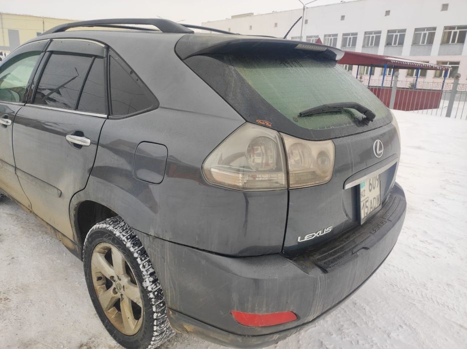 Автомобиль Лексус 330