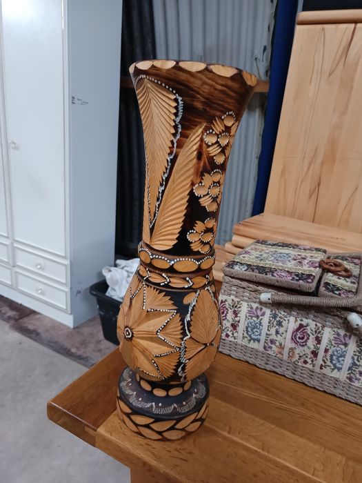 Vaza din lemn  masiv