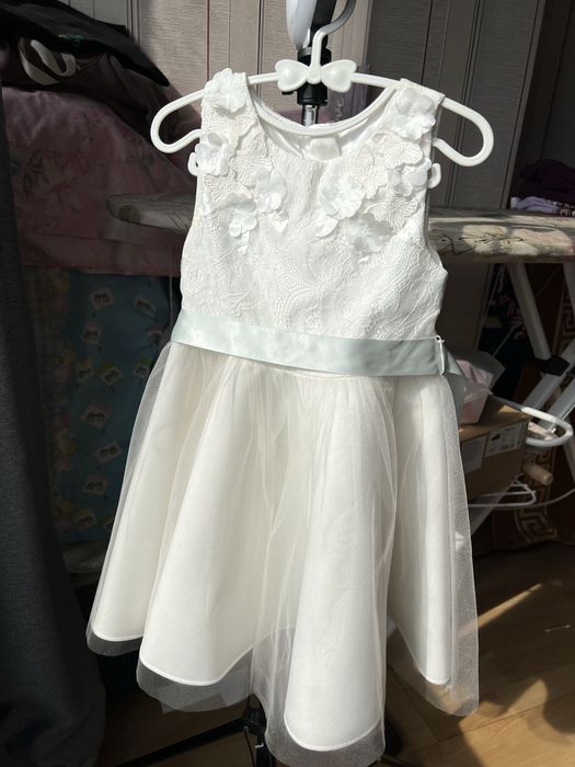 Нарядное платье на девочку