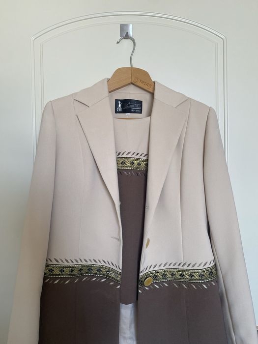 Женские костюм