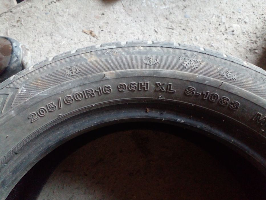 Шины зимнее бу 16