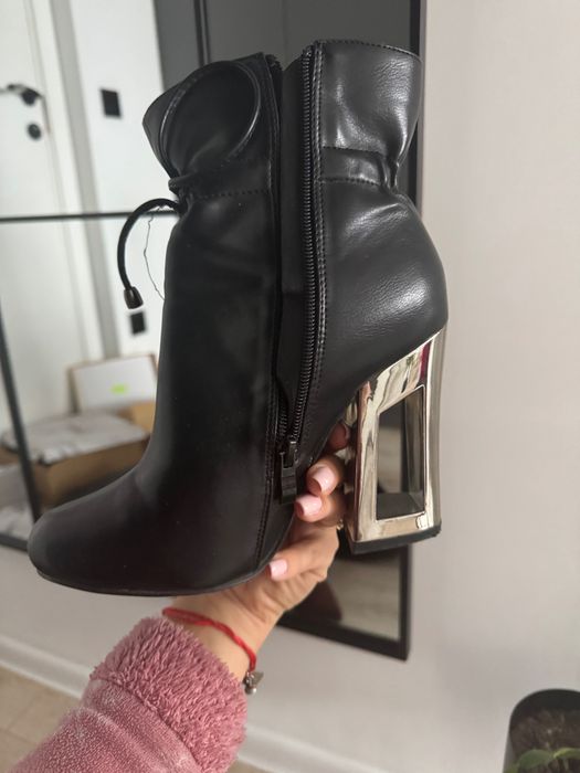 Боти на дебел ток