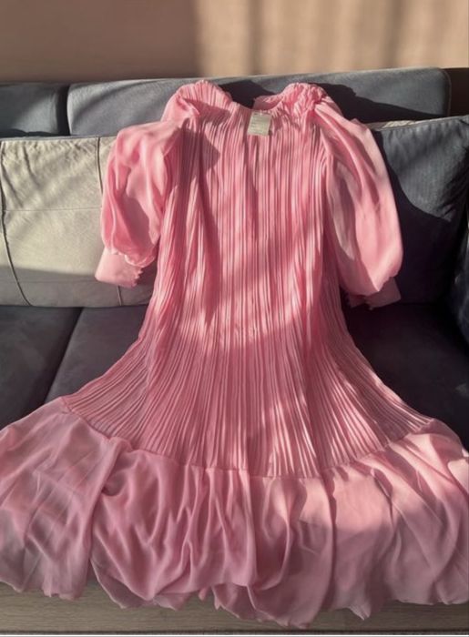 Продам платья новая