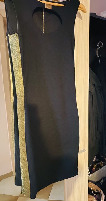 Рокля със златен кант