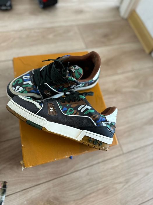 Продам кроссовки LV  б/у