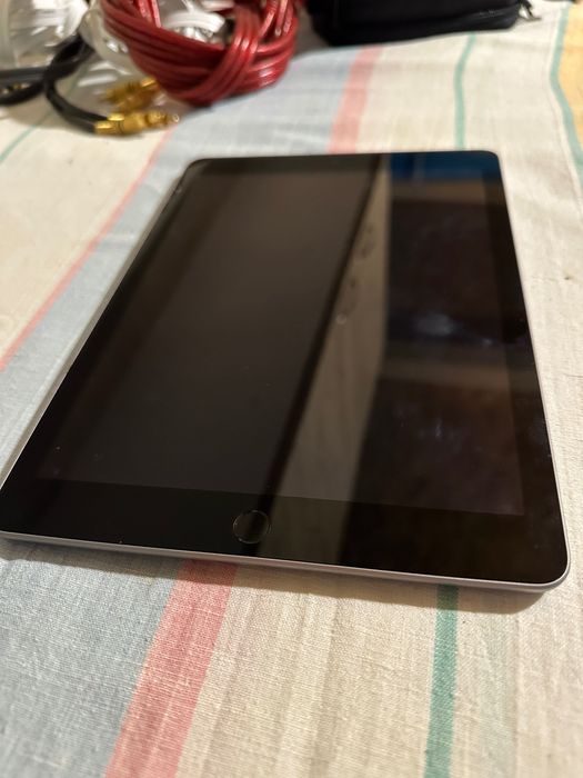 Vand Ipad apple în stare excelentă.