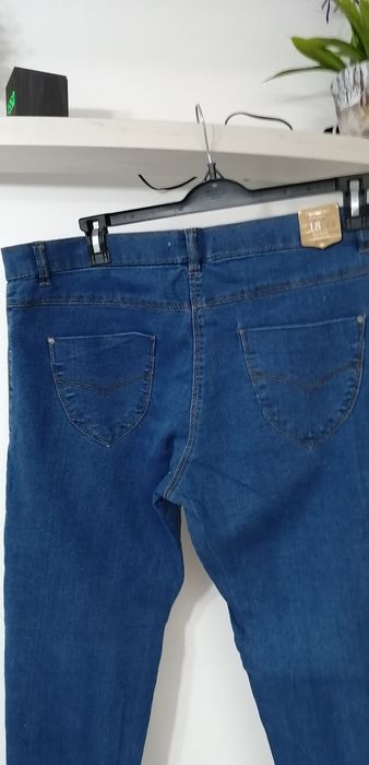 Продам женские джинсы