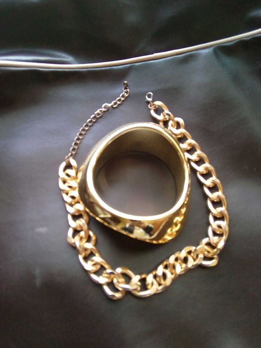 Широк ланец и твърда гривна