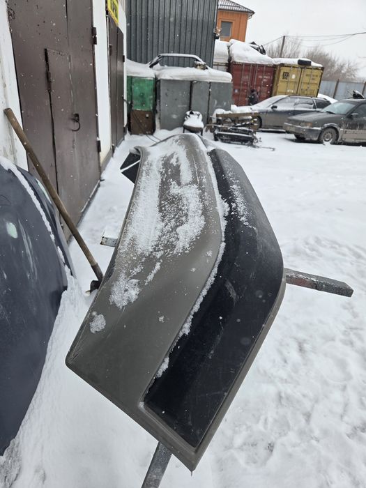 На 124 Мерседес Бампер передний