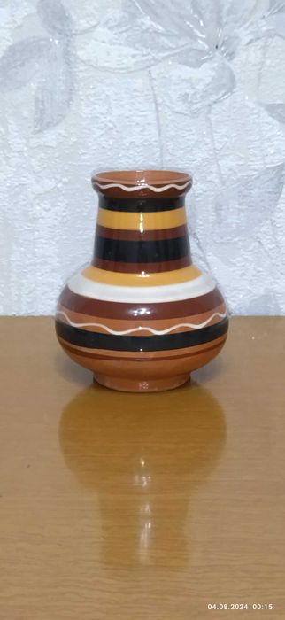 Керамическая ваза.