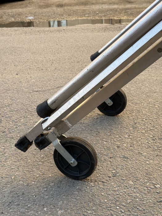 Scară mobila cu platforma