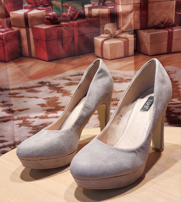 Продам женские туфли