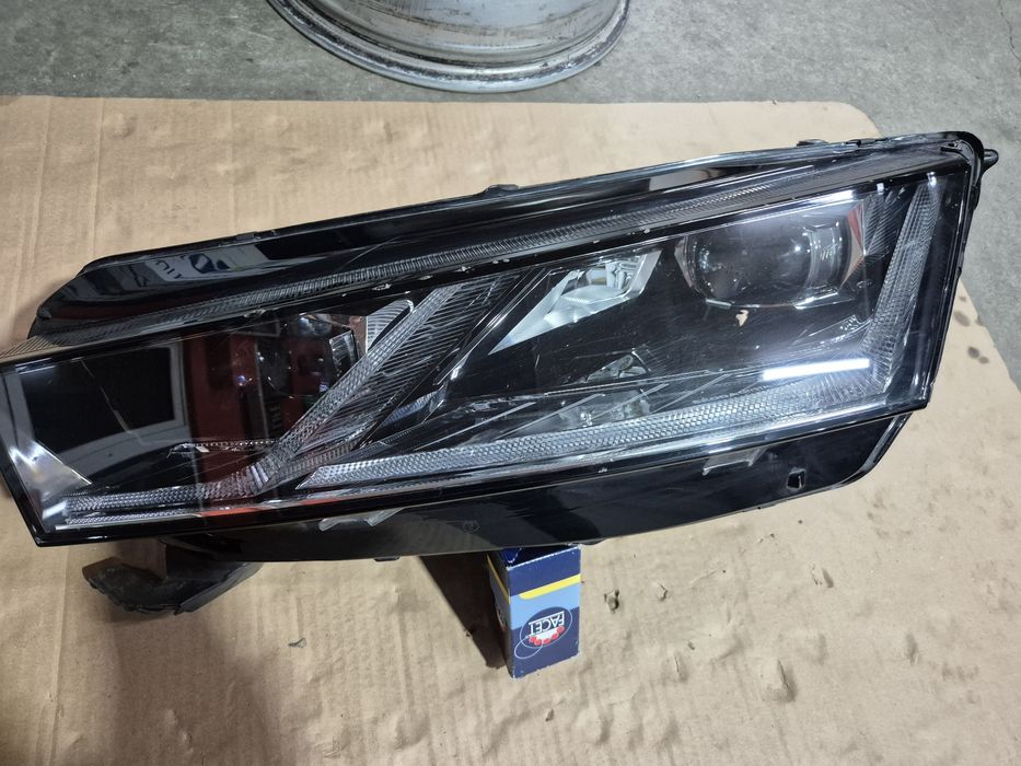 Ляв фар Шкода Октавия IV лед фар Skoda Octavia 4