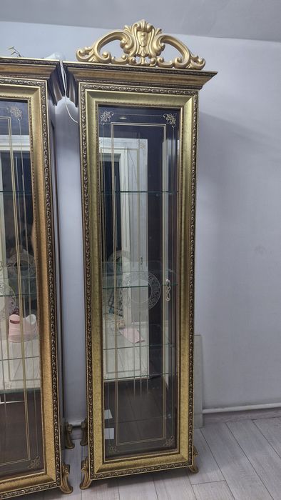 Продается  шикарный, красивый, вместительный сервант