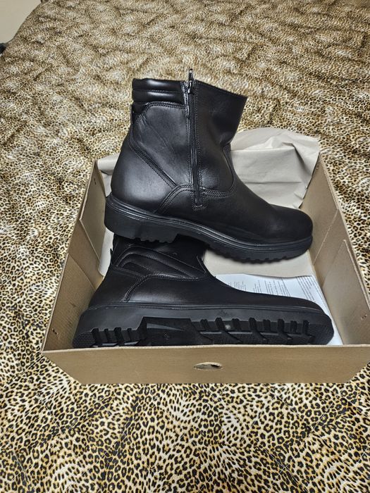 Продавам полицейски кубинки и боти