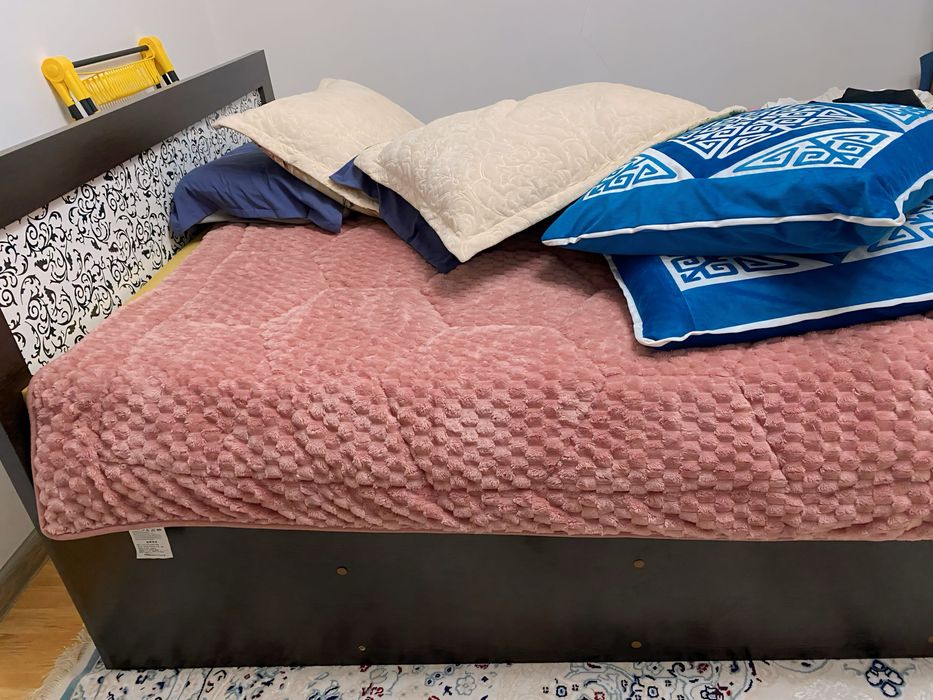 Спальный кровать