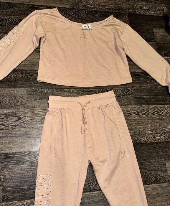 Оргинален дамски анцунг на Адидас