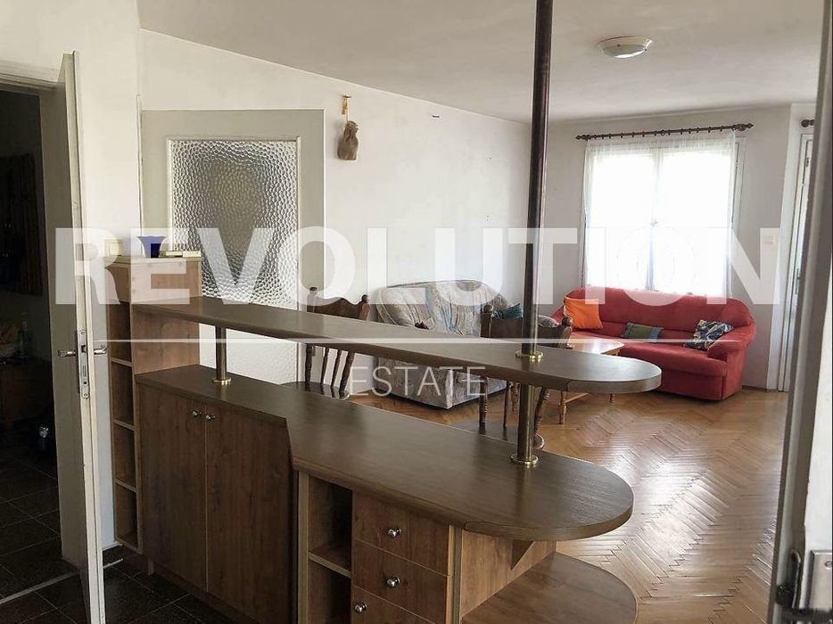 Дава се под наем Тристаен апартамент в Варна, Бриз - 110 кв.м за 500 € - Снимка #1