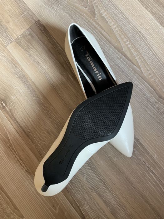 Vând pantofi Tamaris(37)superbi.