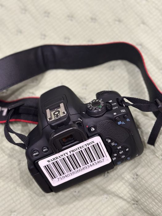 Фотоаппарат Canon 700D