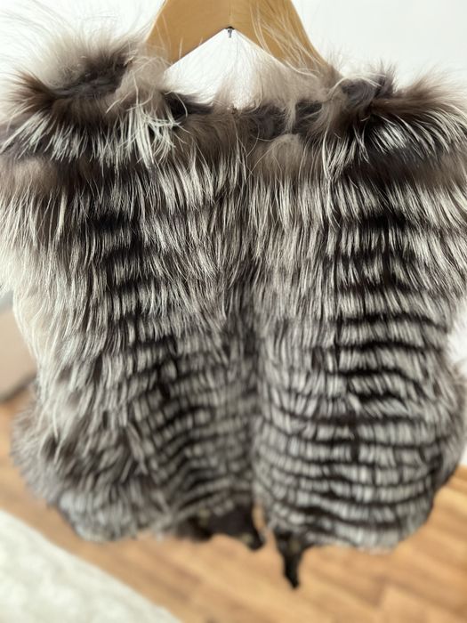 Меховая жилетка