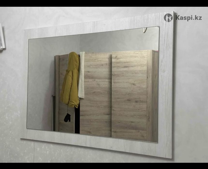 Зеркало настенное