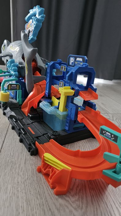 Писта Hot Wheels Автомивка с гигантска акула City Ultra Shark Car Wash