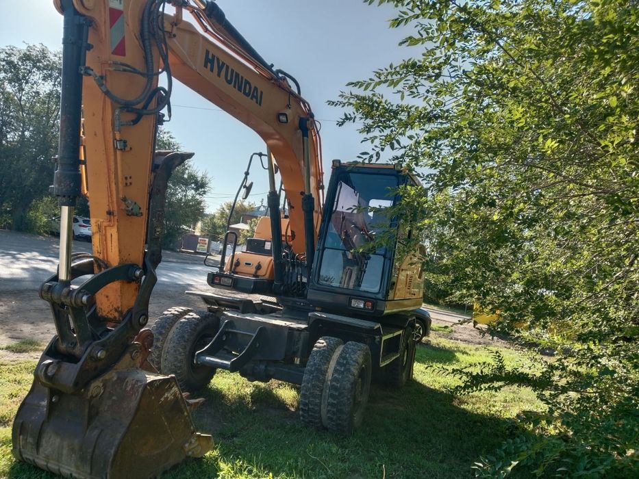 Услуги  экскаватора 145.