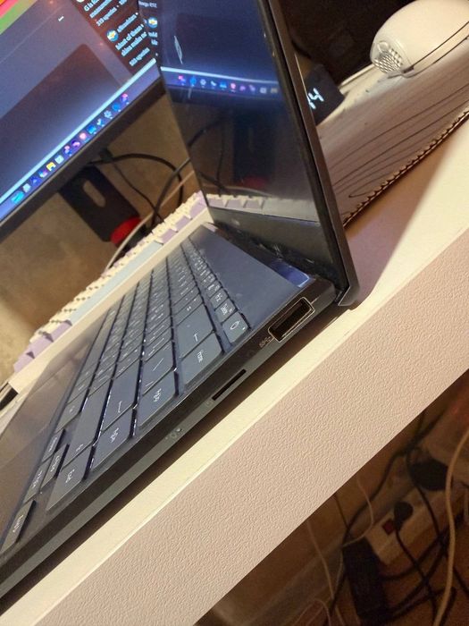 ASUS ZenBook UX425J