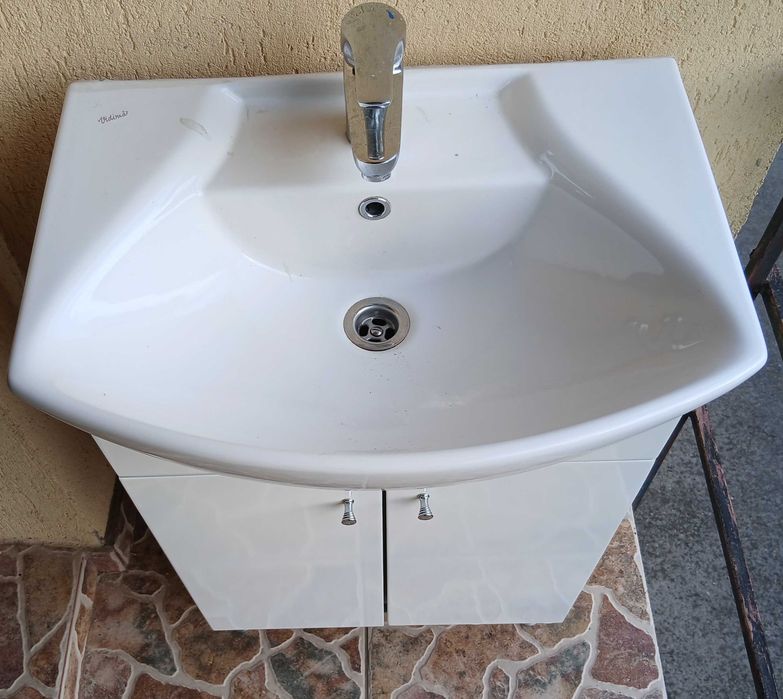 Vand lavoar plus mobilier baie