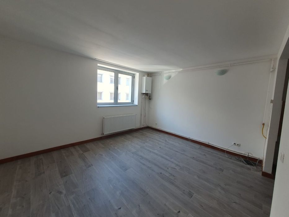 Vând garsoniera B-ul Closca