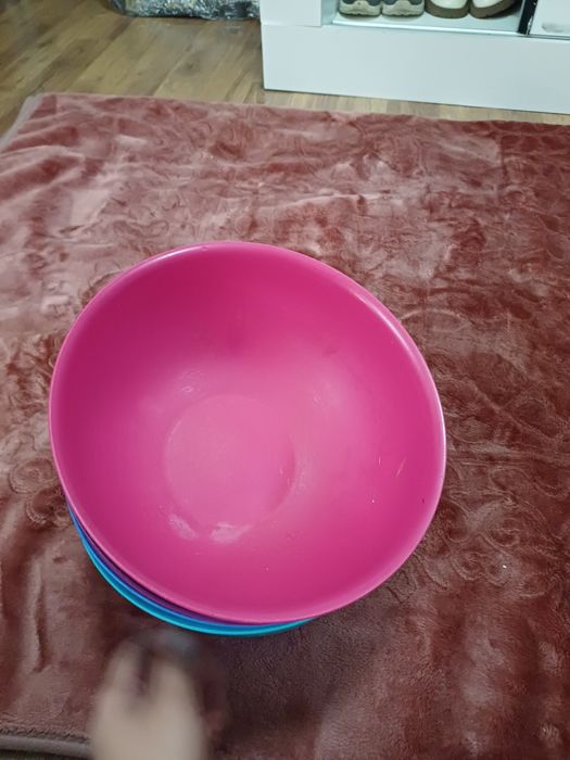 Посуда (пластмассовые чашки и эмалированные)