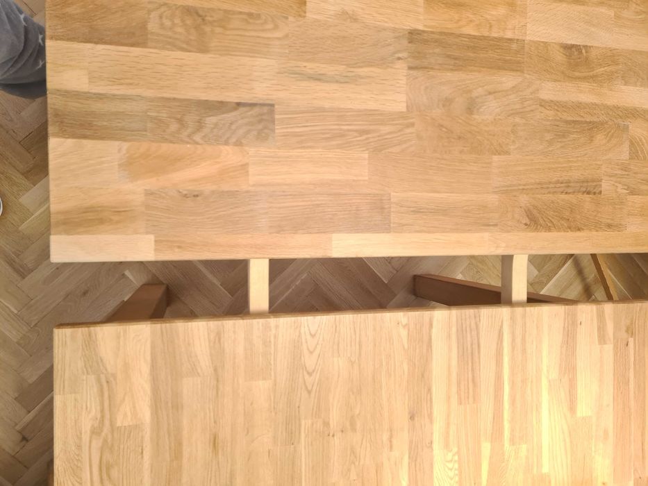 Масивна маса с 4 стола