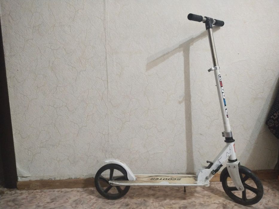 Продам коляску велосипед и самокат