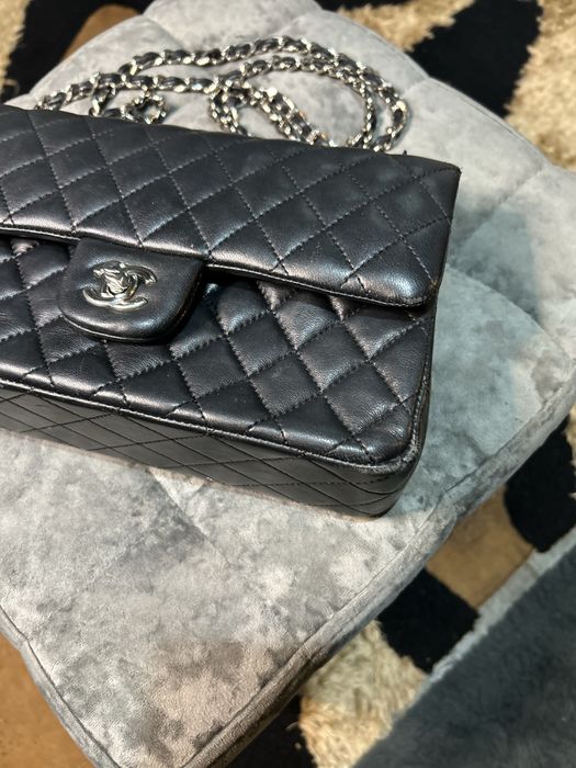 Geantă Chanel Classic Double Flap mărime Medium, piele neagră