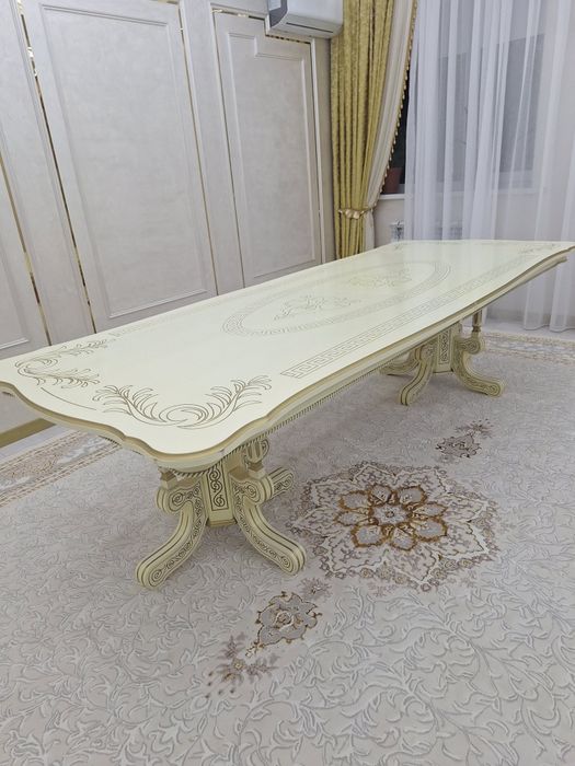 Қонақ стол сатылады.