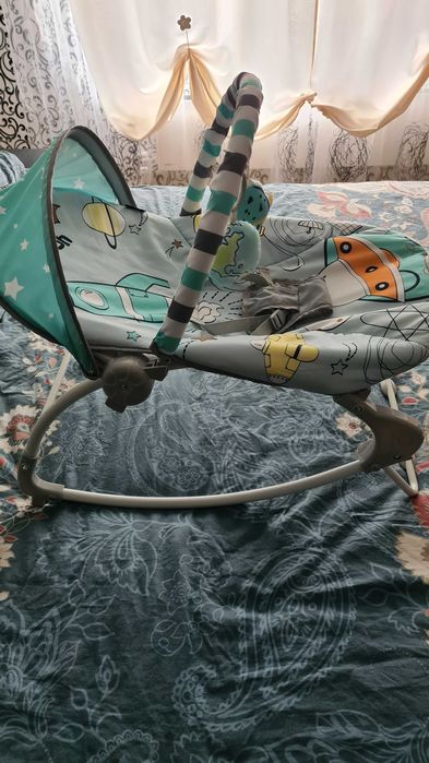 Бебешки шезлонг с музикален дисплей