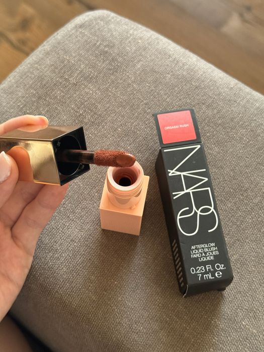 Blush lichid Nars