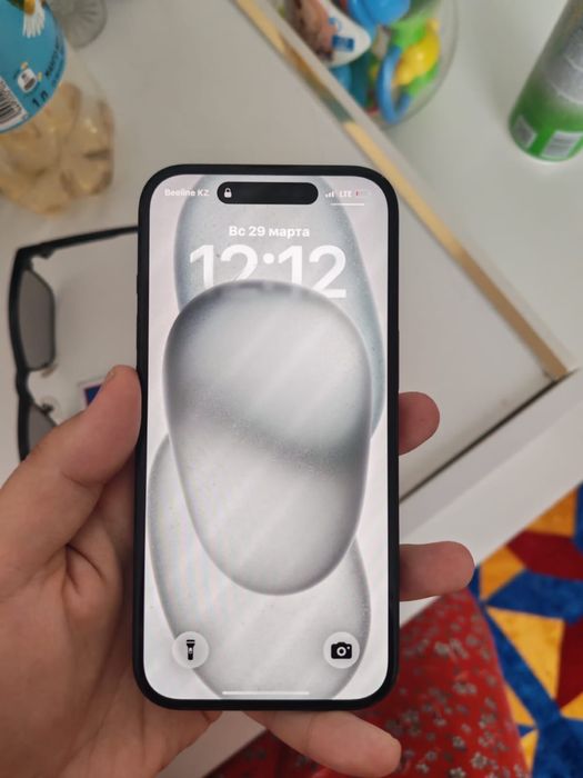 Срочно продаю айфон 15