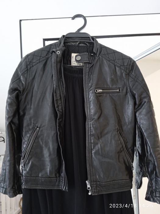 Черни якета тип сака.