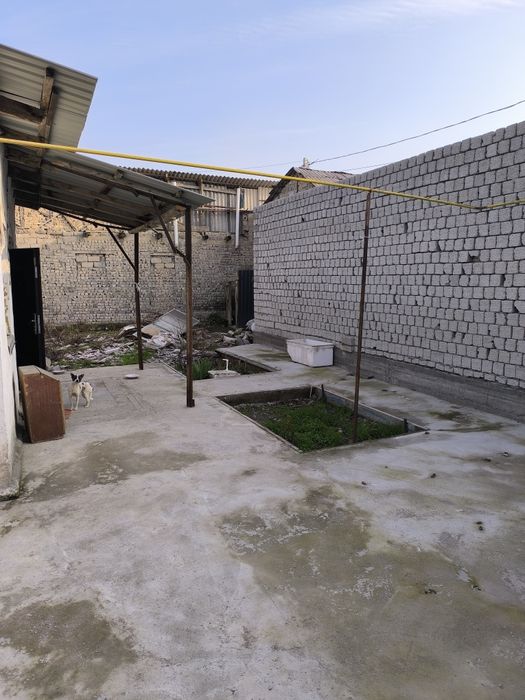 Дом 3 комнаты. Участок земли угловой вдоль дороги. Махалля ТАШКЕНТ