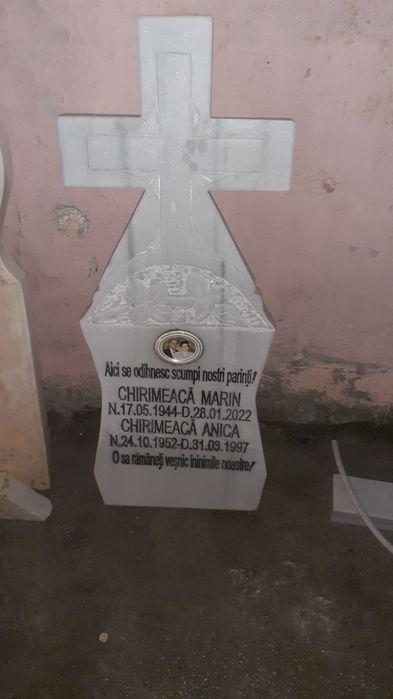 Realizam stâlpi cruce marmură ieftine