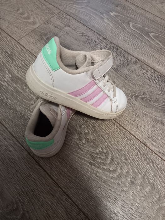 Vând adidas mărimea 29
