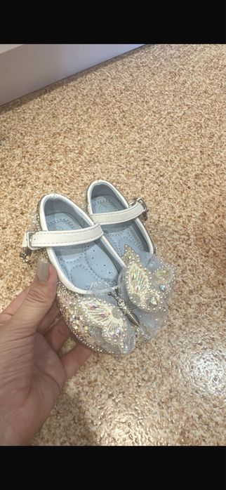 Продам туфельки на девочку
