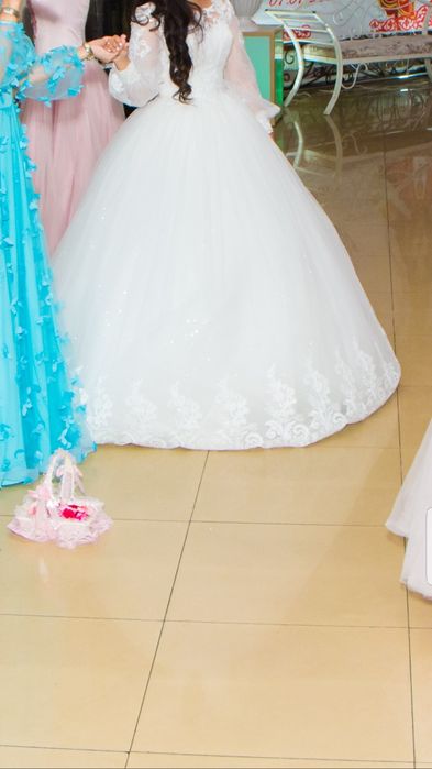 Свадебное платье совсем новое