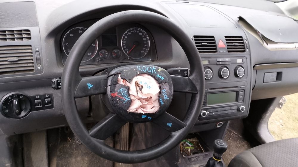 Vând plafon si piese de volzvagen Touran