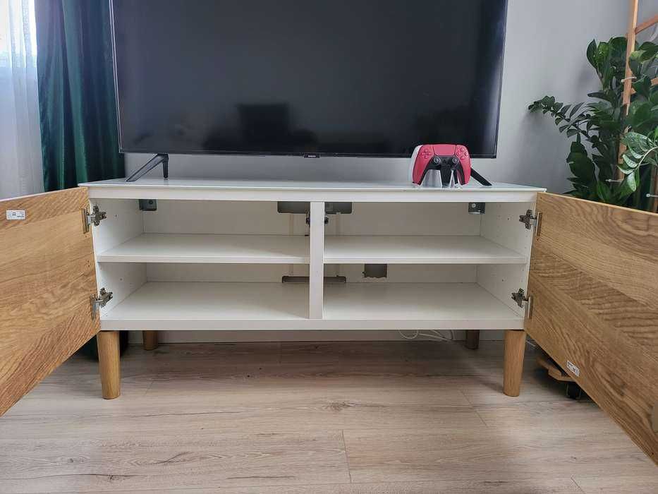 Masuta TV IKEA, suprafata de sticla 750 Lei