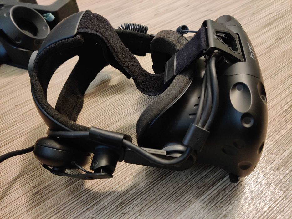Vand HTC Vive 1 cu Deluxe Audio Strap, in cutie originala
