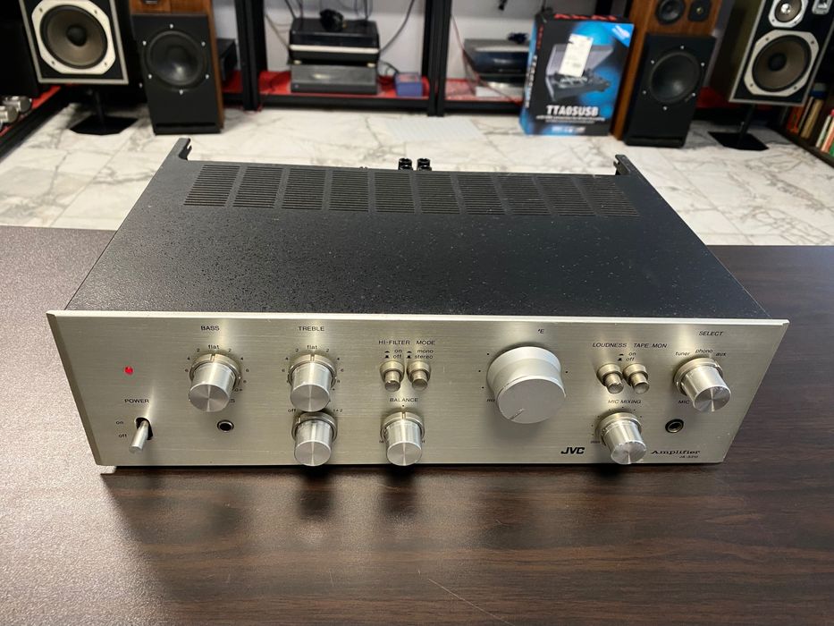 Vintage усилвател JVC