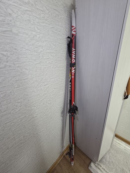 Продам лыжи с палками